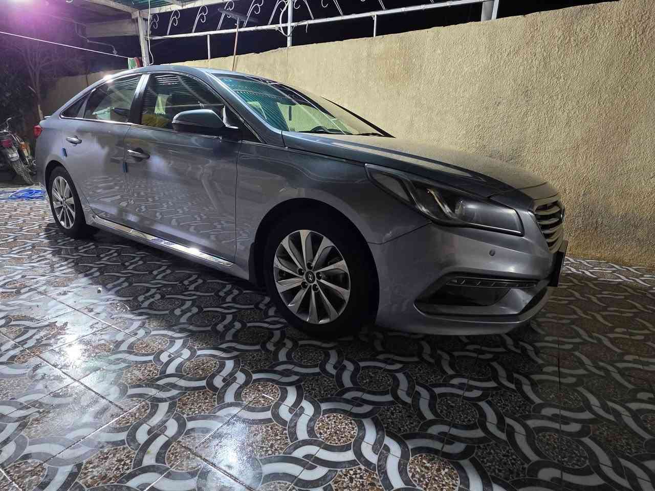 السلام عليكم 
سوناتا سبورت سلفر وارد امريكي موديل 2016 شاشه جبيره نيكلات ويل 17 كروم دعاميات سبورت كشن كهرباء داخلها كله جديد بجم كبس بدون ايرباك كله سليم  ضررها بسيط قبغ الجنطه وشويه بالجامرلغ اثر جراد سياره جاهزه من كل النواحي متصرف عليها ولا فلس رقم بغداد تحويل ثاني تدفئه تبريد حداديه كير مكينه شاصي لغد كله مكفول مكاني ديالى بلدروز ***********
