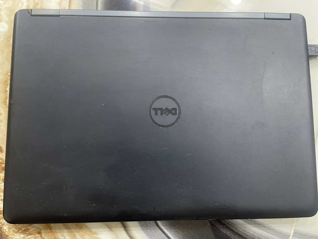 السلام عليكم 

لابتوب Dell Latitude E5450 (نسخة رجال الأعمال)

المعالج: Intel Core i5-5200U (الجيل الخامس).

الرام: 8GB (أداء سريع وممتاز للتصفح والدراسة)

نظام التشغيل: Windows 10 Pro الأصلي.

حجم الشاشة: 14 بوصة (حجم مثالي للتنقل )

حجم الهارد: 256GB
البطاريه : عند الشحن 100 تدوم ساعتين 

نضافه خارجيه 96‎%‎

أنطي سعر عجبني أبيعك


**إذا كنت صاحب هذا الإعلان وتريد حذفه لأي سبب، رجاءا أرسل رسالة إلى الدعم الفني**