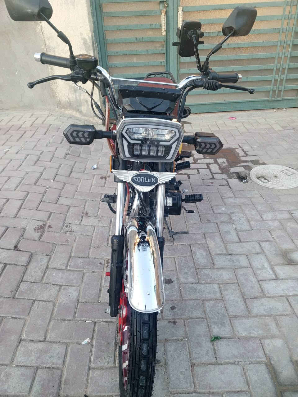 سونك للبيع جديده كلش مال رمبه  فقط الشاشه بيها خلل 
دراجه شلعه ومعدل تخبل وممشتغل دلفري  بيها الله شاهد مكاني بغداد حي اور السعر 950 وبيها مجال ***********
