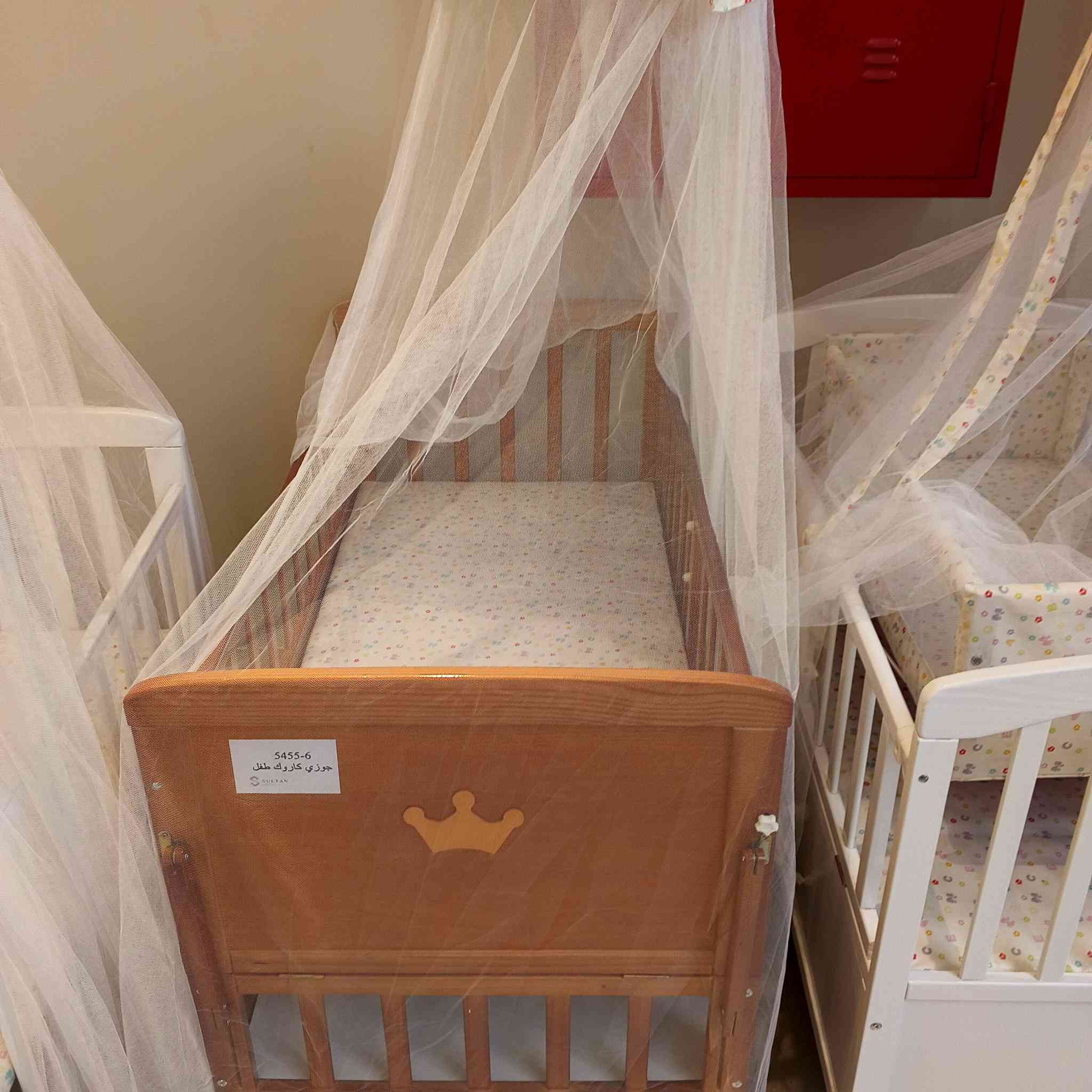 السلام عليكم توفر كاروك طفل متوفر الحجم الكبير ول صغير
العنوان شارع ٤٠معرض المدينه للاثاث ***********
