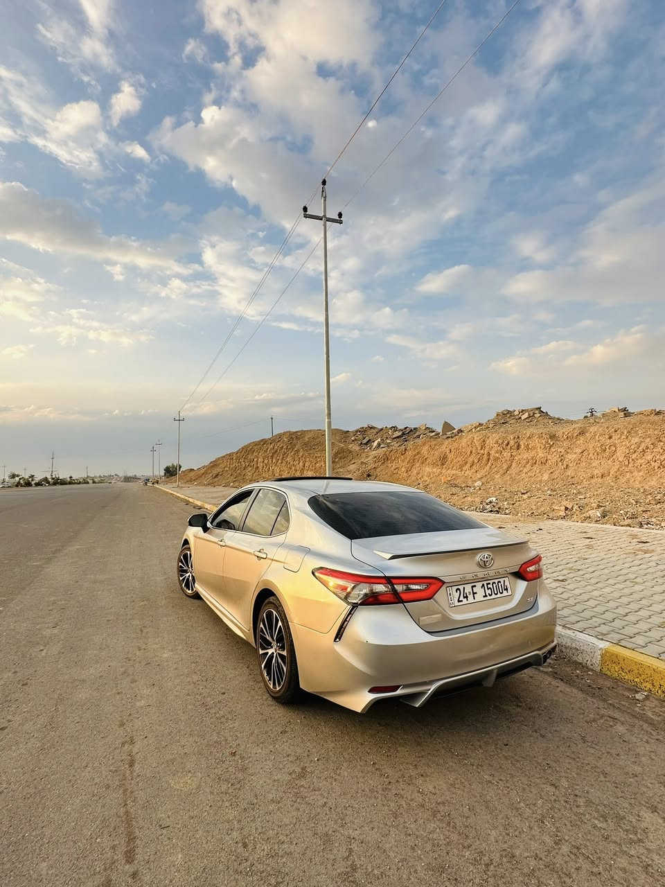 لسلام عليكم للبيع فقط:
سياره كامري 2018 SE plus 
الضرر/كلين بدون حادث 
المواصفات/ رادار
مانع تصادم
بريك ذاتي
خروج عن مسار
كامره خلفيه
شاشه كار بلي 
شفتات رياضي
تحكم ستيرن
كشن سايق كهرباء
عدسات زينون 
محرك2500  V4
كير8 نمره 
رقم دهوك تحويل ثاني يوم
سياره مكفوله من الحادث  
مكان السياره كركوك
رقم الهاتف/ ***********
ماموجود واتساب
