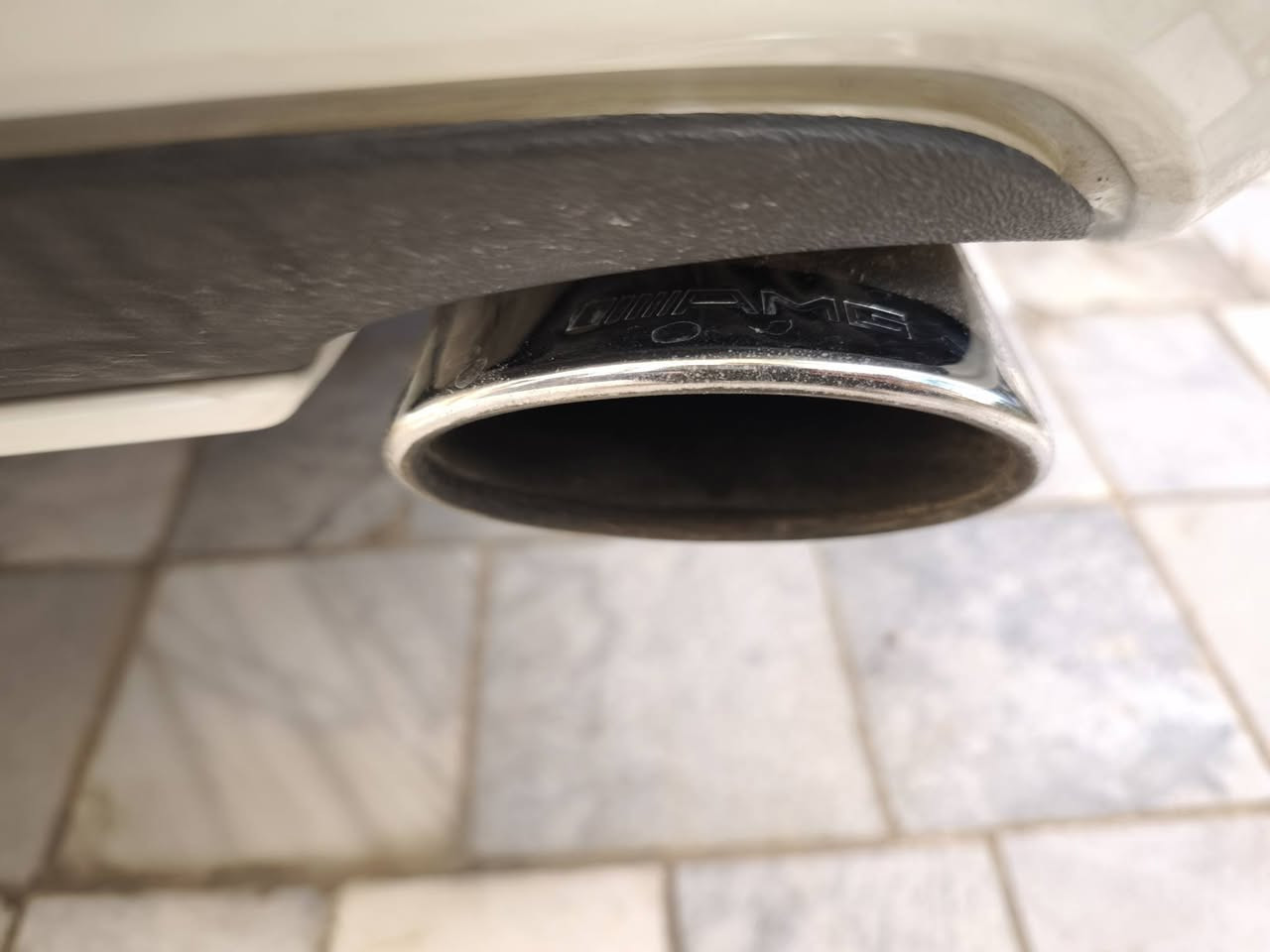 مرسيدس E350 
2009
محرك v6 المرغوب تنفس طبيعي
لون ابيض 
داخل بيجي
ماشية ١٤٩ كم 
مواصفات
جلد 
سلايد
جام بلورايز بلادي 
بردة خلفية
كشن كهرباء
تدفئة مقاعد 
تحكات ستيرن
شفتات ستيرن
لايت زنون
كشافات زنون 
 سيارة نظيفة
دواخل نظيفة جدا
صفر مسج
محرك كهربائيات مكفولة بلادي
رقم بغداد بسمي
للتواصل
***********
