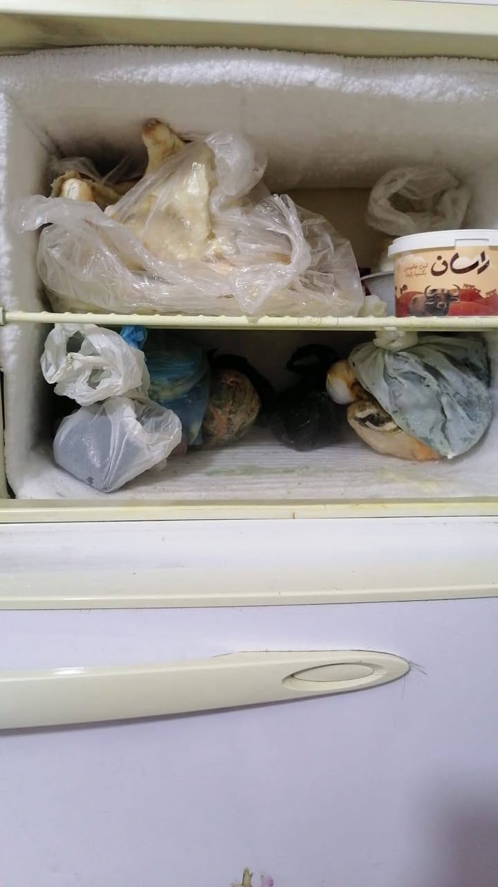 ثلاجة للبيع نوع بيكو 22  قدم الكشر نضيف جدا  محور مراية الفريز شغال مثل ما موضح بالصورة بس الجوة بي انسداد مرة يبرد ومرة لا ابيع ع وضعيتهة رايدهة 150 قفل بدون عملة مكاني بغداد ***********
