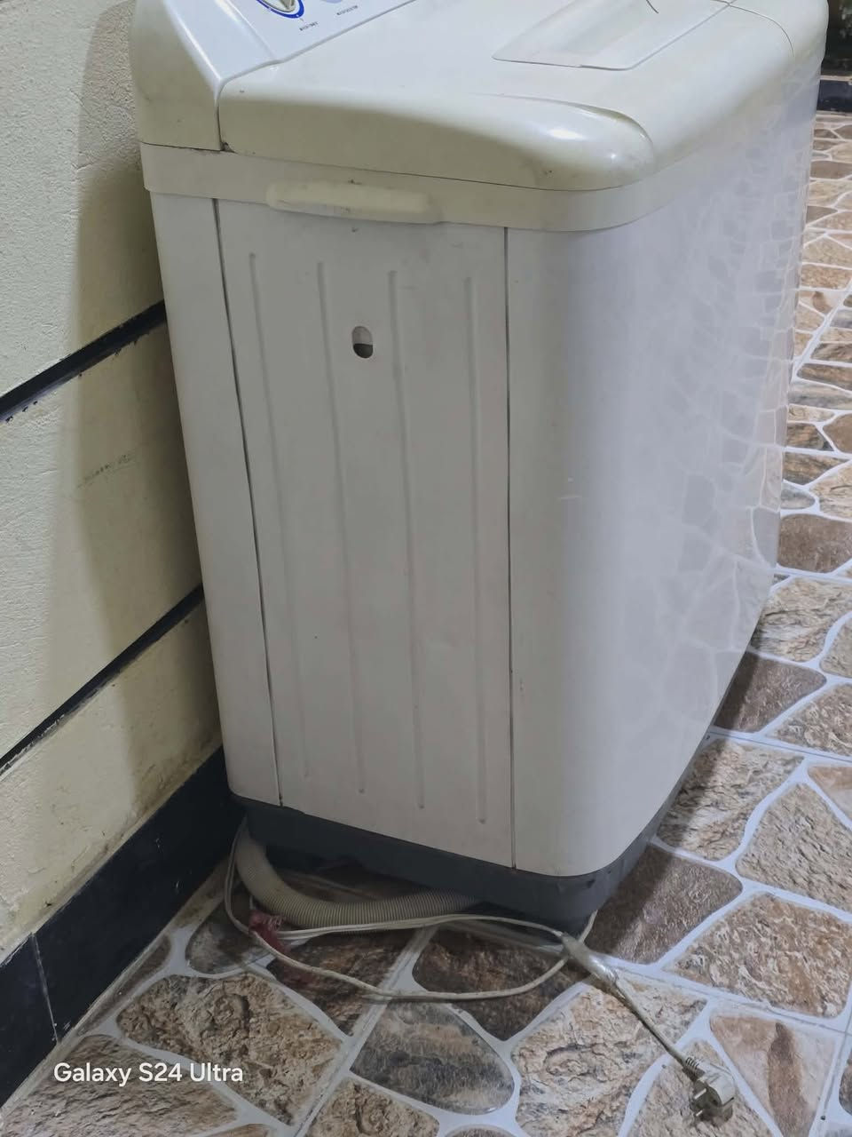 السلام عليكم غساله نضيفه للبيع السعر 80 ألف المكان بعقوبه دور الزراعه الستفسار على  ***********
