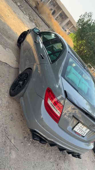 السلام عليكم
C 2008
محرك ٦ سلندر
مصبوغة عام تغير لون. لونهة الاصلي سلفر 
بدون حادث  وارد المانيا
سعرهة. 120 ومابيهة مجال لان متسوة

***********
