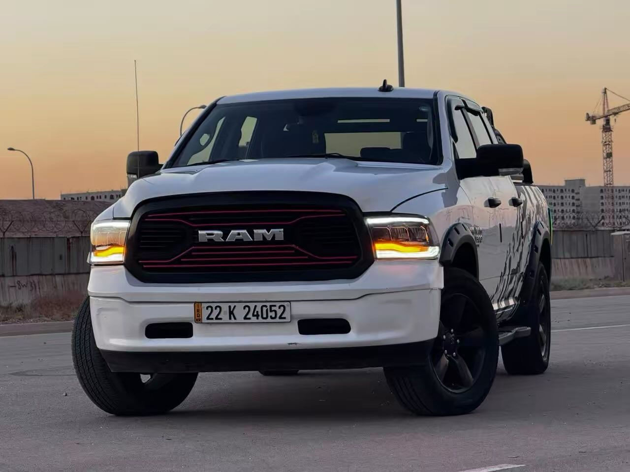 سلام عليكم

دوج رام كلاسك 2022 عائليه وشبابيه وشغل 

يعني جوكر

محرك 5700.  V8

نضامين فور وير 

تحكم ستيرن

حساس خلفي 

لايت ناصي عالي زنون 🔦

التايرات اماميه من Tire mall يعني بس تايرات مليون 

منضومه غار ايطاليا

فول تزويد السياره بك لايت لايتات متغير. 

سياره رقم اربيل تحويل ثاني بااسمي

  العنوان بغداد المنصور دور السود ***********
