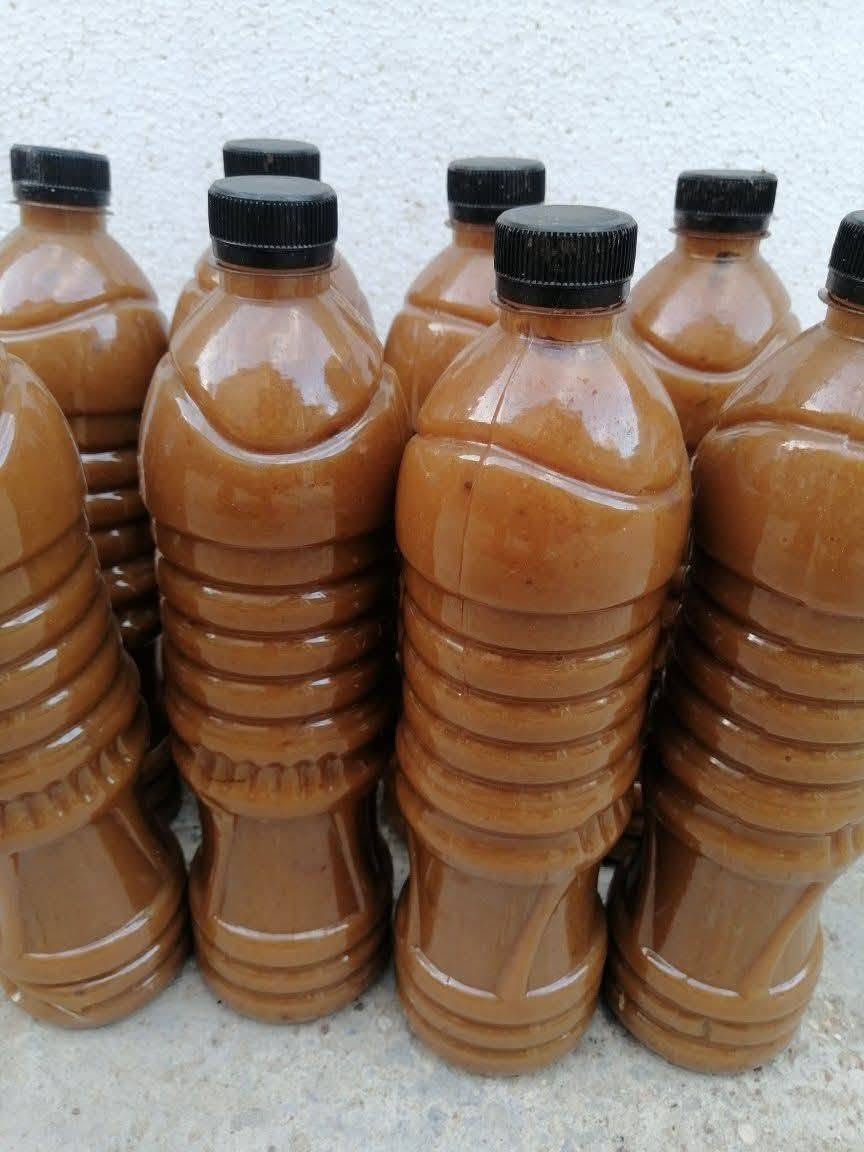 يتوفر لدينا خل تفاح عضوي مركز خالي من الاضافات والمواد الحافظة مفلتر وغير مفلتر لعلاج انسداد الشرايين وارتفاع ضغط الدم ولعلاج مشاكل المعدة والقولون وتنزيل الوزن..*********** واتساب.. ابو نور العطار بغداد المدائن ناحية الوحدة سوق المعمل.
