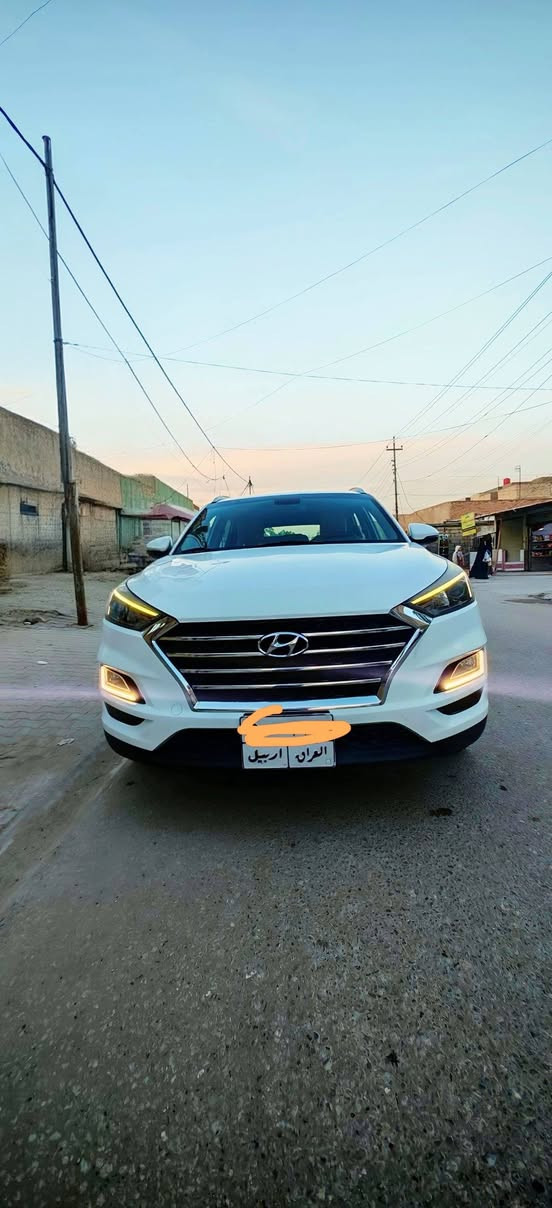 السلام عليكم 
توكسان خليجي موديل 2019  للبيع بسعر 198 قفل مواصفاتها فول عدا الفتحة 
مكفول ماعدا بارد اقل الشبر
المواصفات .....
بصمة تشغيل 
بصمة ابواب 
دخول ذكي + اشارة ترحيب
شاحن موبايل وايرلس
منفذ  usb , aux  
بلوتوث بلادي
مود درايف 3 وضعيات (Sport, Eco, Normal)
تحكم ستيرن فول
كروس مثبت سرعة
حساس امامي خلفي بلادي
كاميرا خلفية دوارة
كاميرا امامية تسجيل تعرض على الشاشة اني شادلها
لايت امامي عدسة + ماطور تحكم
بلاجكتور امامي
ليد نهاري
البك لايت ليد 
تبريد خلفي
ثلاجة بالجكمجة
كشن السايق كهرباء
المكان نجف
للاستفسار الاتصال 
***********
