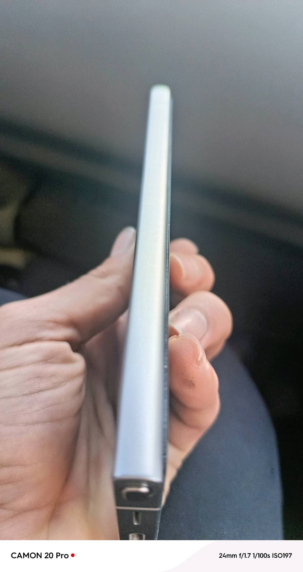 اس24الترا بدون كارتون فقط شاحنه 45واط الاصليه تلفون مابي اي خلل جديد ونضيف الامن الداخلي