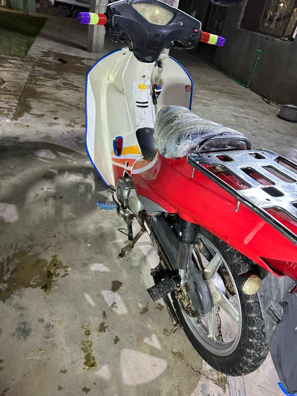 سلام عليكم ؛ دراجه للبيع كلشي كامل بيه بس كهربائيات يعني الاشاير يعني الاناير دراجه شغاله سلف وهندر تخم تايرات الدرع مالته الأصلي مو سوكي لاتنقيص ولا تبخير بي ملاحضات خفيفه دبلات جدد الدراجه احله من الصوره السعر ٦٠٠


**إذا كنت صاحب هذا الإعلان وتريد حذفه لأي سبب، رجاءا أرسل رسالة إلى الدعم الفني**