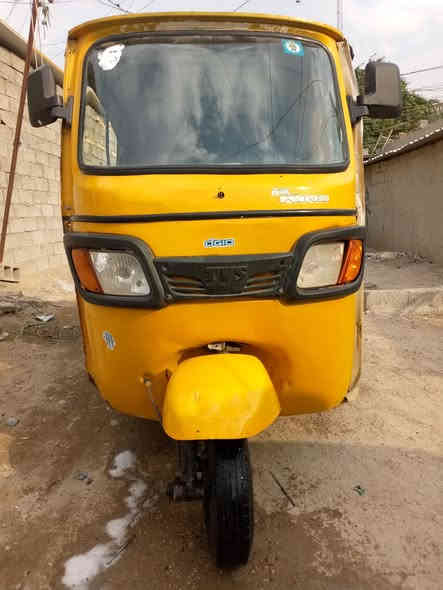 تكتك TVS🛺
موديل 19 رقم و سنوية ابسمي مكينة مال 21 مكفولة 
السعر 3700 و بيه مجال بسيط حك الجية 
📞 للتواصل *********** عل الرصيد و الواتساب
عنوان 📍 بغداد البياع
