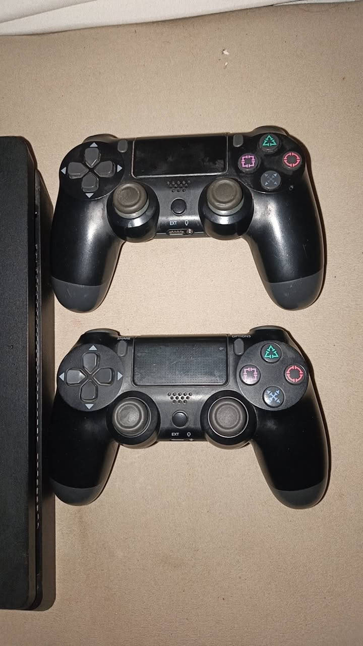 السلام عليكم شباب، عندي جهاز بلايستيشن 4 سليم (PS4 Slim) نظيف جداً وبحالة ممتازة وجاهز للعب.
مهكر جاهز محمل عليه العاب   نظام Orbis OS
بي 6 ألعاب من أقوى الألعاب
الملحقات: يجي وياه جوستيكات عدد 2 تجارية درجة أولى بحالة ممتازة وشغالة تمام
السعر المطلوب 280 الف دينار عراقي
وبي مجال لشراي


**إذا كنت صاحب هذا الإعلان وتريد حذفه لأي سبب، رجاءا أرسل رسالة إلى الدعم الفني**