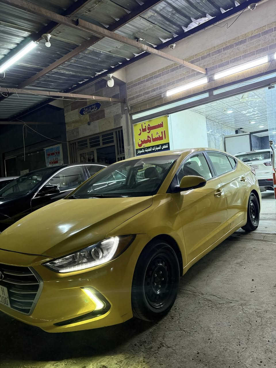 السلام عليكم
النترا 2017 
سيارة جديدة ماشيه قليل 
بدون حادث 
سيارة تخبل وجاهزه من كل شي 
مصفره هيئه 
مكاني الصويرة سعرها مناسب 
*********** 
ملاحظة استخدام شخصي السيارة
