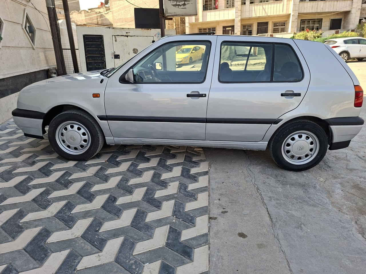 عشاق الجديد للبيع كولف مديل 1994  محرك 2000 كير اتو 
(السعر 58) وبيها مجال  بسيط  للي يحب يقتنيها 
العنوان الدوره جمعيه خير الله بغداد رقم دولي
                  ***********
مكينه كير شرط الفحص
صبغ عام درجه اؤلى 
تبريد ثلج 🥶
سلايت +سنتر لك + 4جام ويه السويج
ويل كب بلادي 
حداديه امامي خلفي 
كهربائيات كلشي شغال 
بدون ضربه صبغ عام 
لا تسألني على اي نقص السياره جاهزه من كل شي  وكل شي بيها بلاد
بالعافيه على الياخذها
