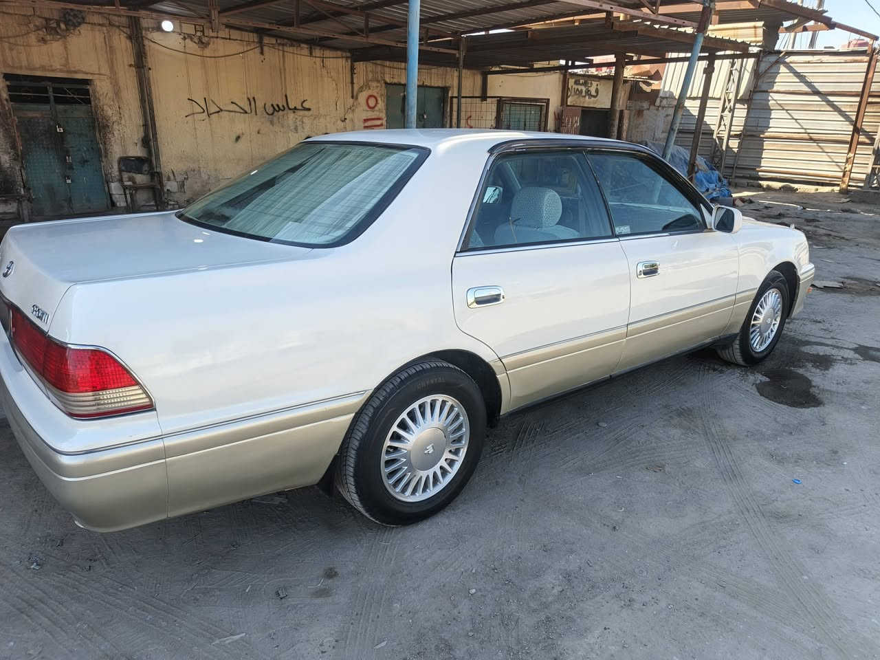 السلام عليكم راس الثور للبيع كصه قماره موديل 96 السياره مسستمه ومصبوغه قماره وجاملغات السياره نضيفه مال جناي السعر 80وبيها مجال مكان السياره البصره القرنه الشراي ينتصل على الرقم ***********
