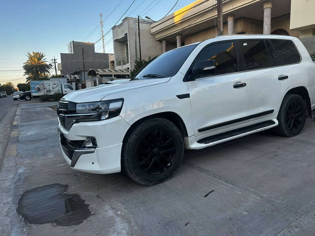 السيارة تخبل
مصبوغ عام بدون قطرة معجون بلقمارة السيارة نظيفه جدا 
السعر ٢٦٠ وذا اكو مراوس بسيارة حسبت شده وربع وفرق اراوس  
*********** بي واتساب 
مكاني بغداد العامرية
