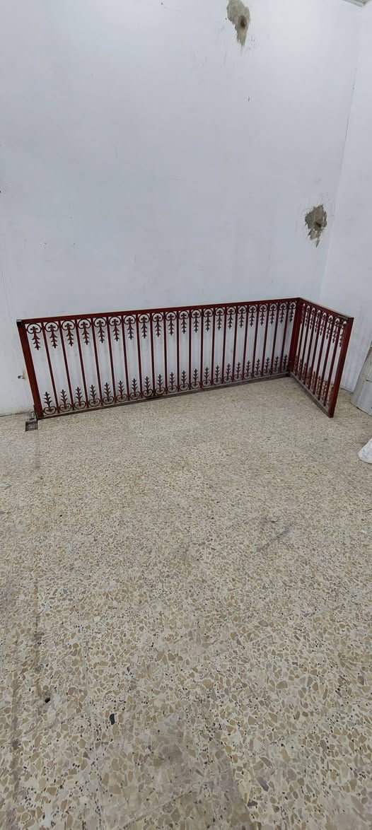 السلام عليكم
محجر حديد ثقيل للبيع الطول ٤ متر

....***********
