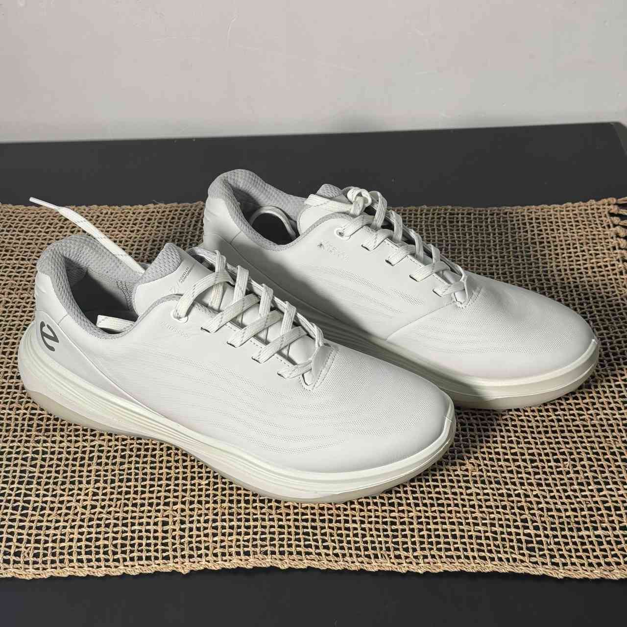 Original Ecco Golf Lt1 Hybrid shoes. New with out box.
One pair 39. Delivery is available. بغداد, العراق


**إذا كنت صاحب هذا الإعلان وتريد حذفه لأي سبب، رجاءا أرسل رسالة إلى الدعم الفني**
