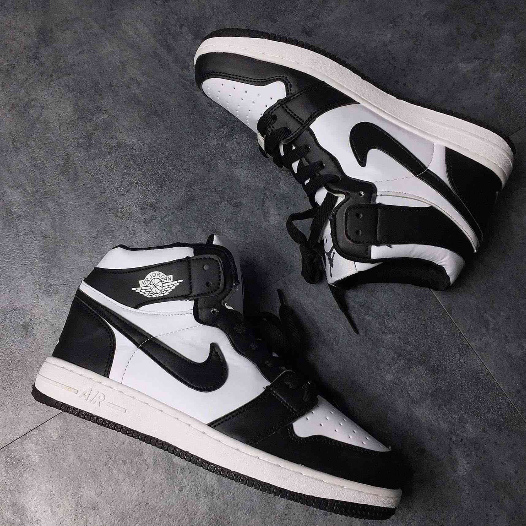 بسعر 10 ألف فقط 
حذاء جوردن  🍁
تخفيضات تخفيضات 
قياسات 41-42-43- فقط 

*********** 
متوفر توصيل
