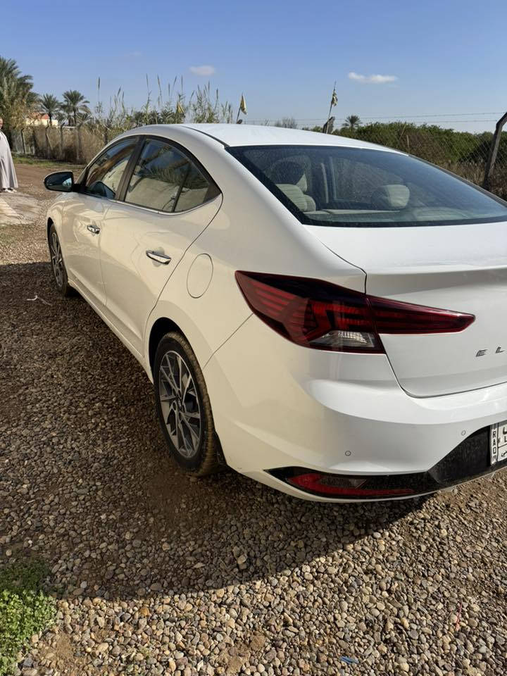 السلام عليكم النترا  ٢٠٢٠خليجي  فول معروفه مواصفات الخليجي السياره جديده على وضع الشركه استخدام شخصي بيه بارد أربع اصابع فوك المازده بدون صبغ بدون فتح الباقي مكفوله مكان السياره ديالى الخالص السعر ١٦٥$ وبيه مجال 
رقم الهاتف ***********
