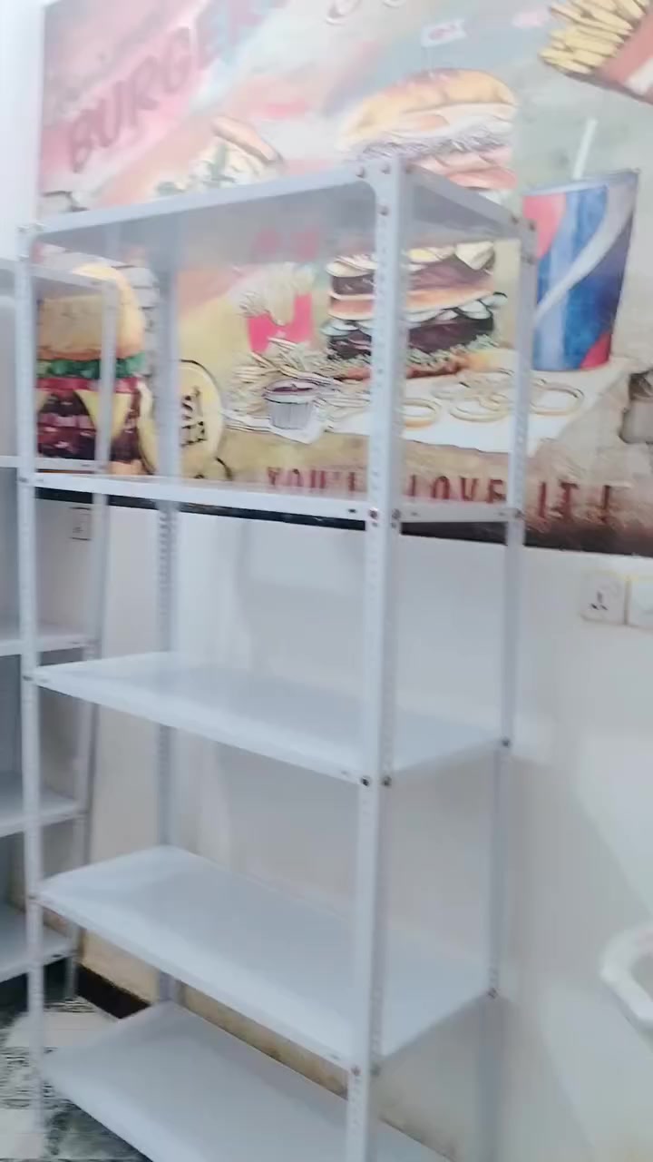 سلام عليكم رفوف طولهن مترين والعرض متر نظيفات ومابيهن اي شي سعر واحد 70 وبيهن مجال مكان حي الصحفين ميسان. ***********
