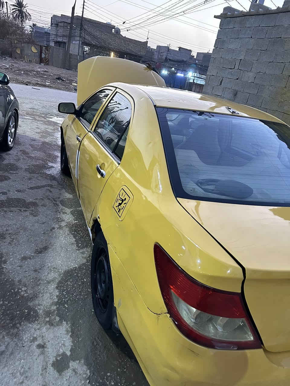 السلام عليكم   للبيع  او المراوس بي واي دي  اف ثري.  موديل 2011 سياره نظيفه وجاهزه كير مكينه كفاله كهربائيات حداديه نقص دبلات خلفيه فقط غرفتها جديده السياره توها مبولشه وضمان البوليش سنه كامله تخم تاير نضيف ملاحضه جاملغ الخلفي جهت السايق الداير مالته يرادله تعمير فقط هاي ضربتها  موضح بلصور سياره عليها هيئه 150 ينزلن من السعر مداور مباشر للاستفسار الاتصال على الرقم *********** سعرها 40 وبيها مجال مكاني كربلاء
