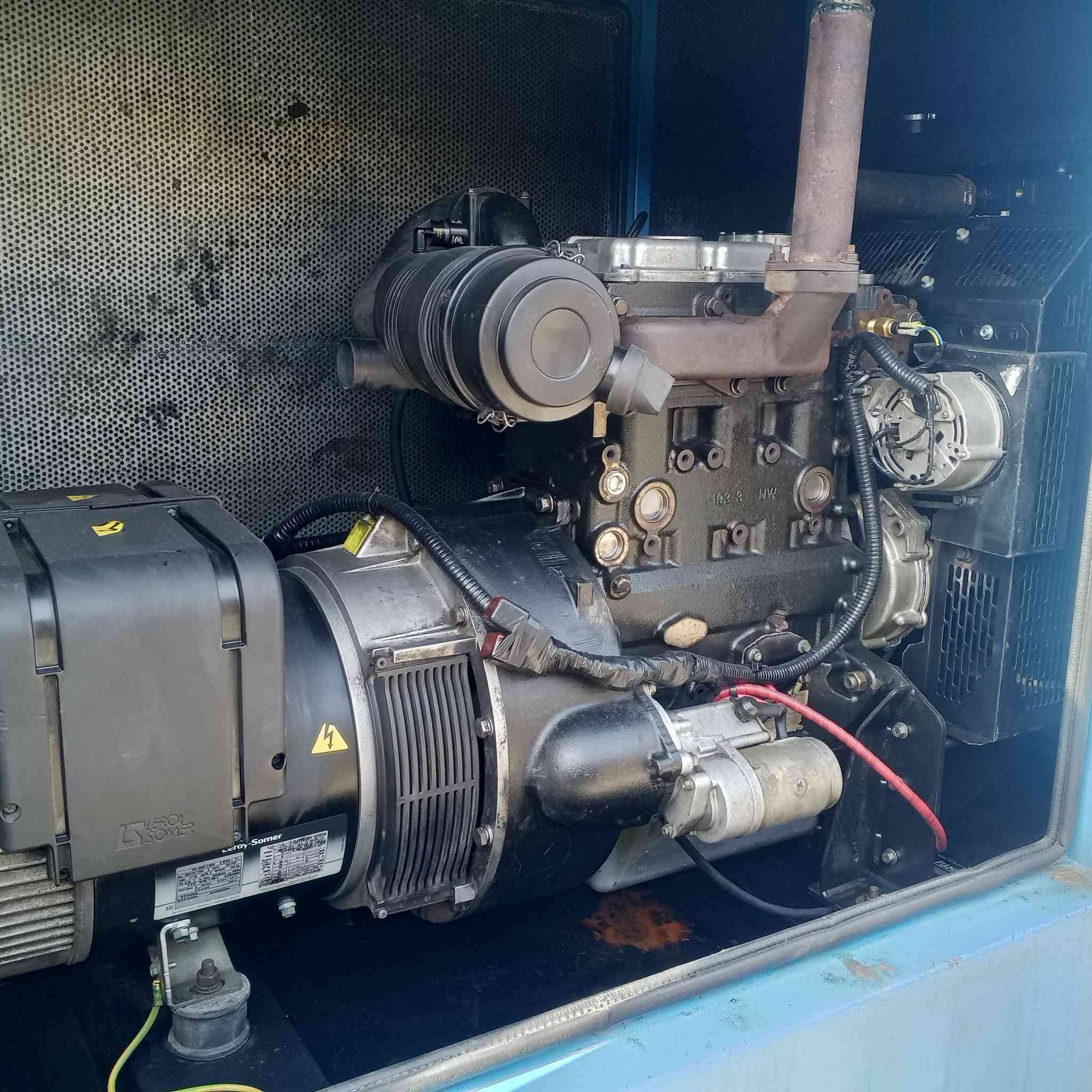 السلام عليكم مولده 33 كي في بيركس كاتم لبناني غداره ثلاثه سلندر حاله المولده 80% كاتم عازل الصوت 100% 
باقي التفاصيل والاستفسار على الواتساب ***********
