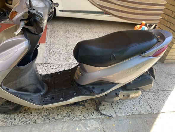 سلام عليكم دراجة بريز نوزل 140 دراجة برغي مامفتوح بيها استخدام شخصي مكان الدراجة جسر ديالى الجديد ***********
