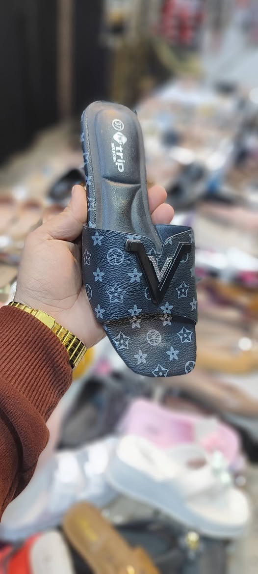 شحاطات فلات 💥مجمع المصطفى 💥
القياسات 37 38 39 40 41 
عنوان شارع المصرف 🫷 مقابل مجمع باوان 🫸 
يوجد خدمة التوصيل 🛵


**إذا كنت صاحب هذا الإعلان وتريد حذفه لأي سبب، رجاءا أرسل رسالة إلى الدعم الفني**