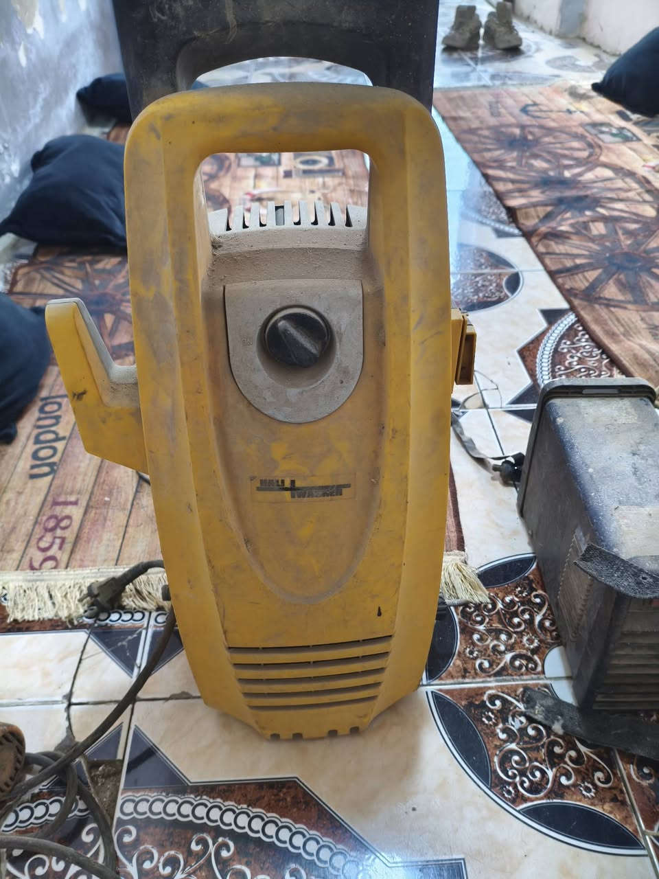 السلام عليكم اغراض للبيع قيم بلي يرضي بي الله واخذ مكاني شارع الكهرباء كلهن شغالات المكينه مال اللحيم ماكته اصلي والفاره باله اصلي نقصها صونده بس كل الاغراض ع الفحص متواجد ماسنجر واتس ***********
