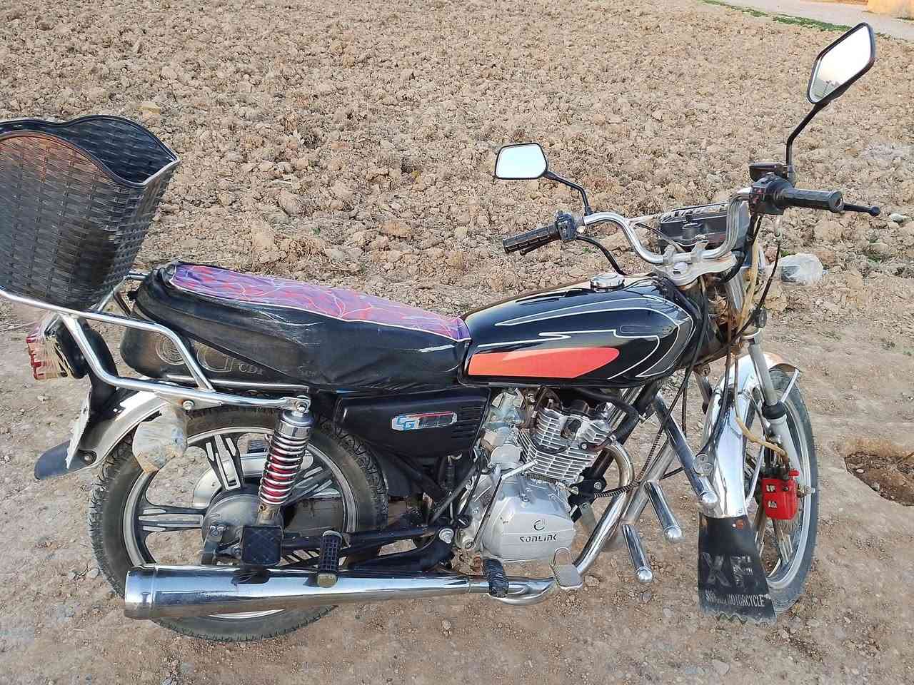 يوجد موطور البيع 
موديل 2022
السعر 350وبي مجال
الا ستفسار على الرقم ***********
