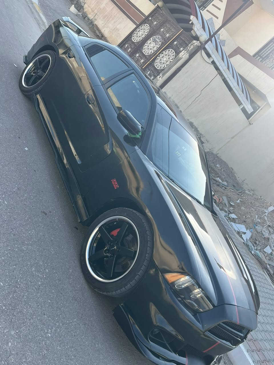 السلام عليكم
جارجر 2013 هيمي 
محرك 5700 فول مواصفات عدا الفتحه 
رقم بغداد دولي باسمي مجدده 2031 سياره تخم تاير جديد هوه وويالته صدر جديد تبريد تدفئه سياره مابيه نقص شعره وبلعافيه ع ياخذها  صبغ حزام جماليه بدون معجون بدون دكه جاكوج 
مكان سياره واسط صويره 
سعر سياره 133$وبيها مجال حق جيه
للستفسار ***********
