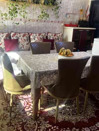 ميز طعام • ٦ كراسي • قابل التفاوض