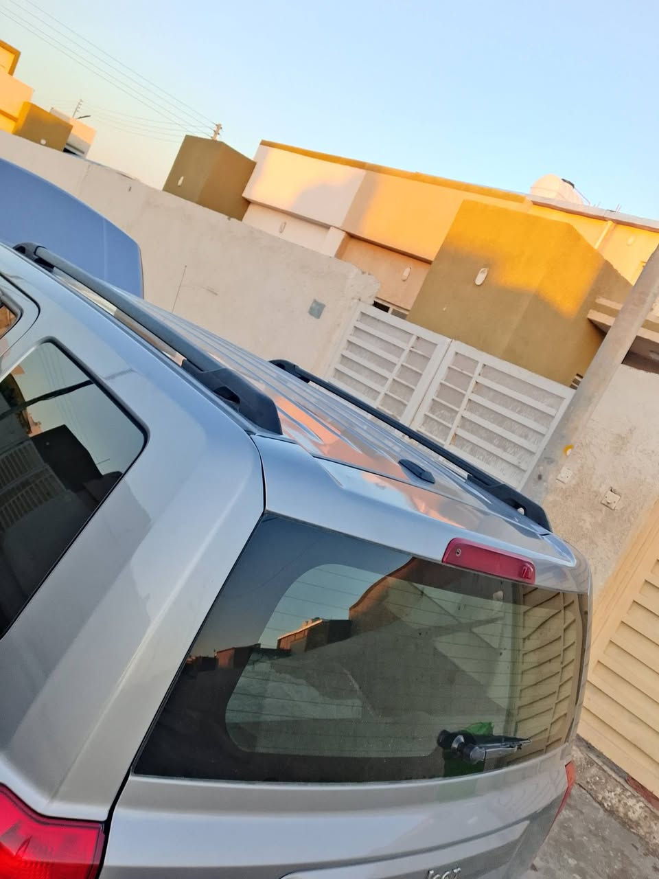 جيب باتريوت 2017 السياره حادثه بصيط بس خشم الجاملغ وشويه من البنيد باقي مكفول جاهزه رقم انكليزي بسمنه ثاني يوم تحويل السعر 110 وبيه مجال حك الجيه ***********
