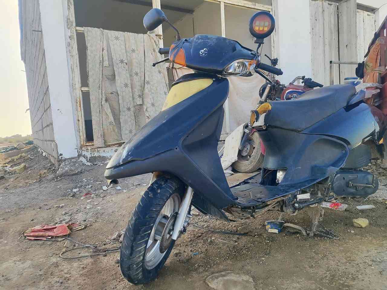 السلام عليكم سبيسي ماليزي شغاله نگره سلف نقصه تاير خلف و واير بريك خلفي( مع العلم الامامي شغال) و لايت وبگ لايت فقط المكينه خير من الله تاخذني وتجيبني سبب البيع ما فارغله  وعندي ستوته غيره مكاني كوت جسر الدجيلي مناسبه ومستعجل ع بيعته شراي يتصل وبالخدمه *********** .
