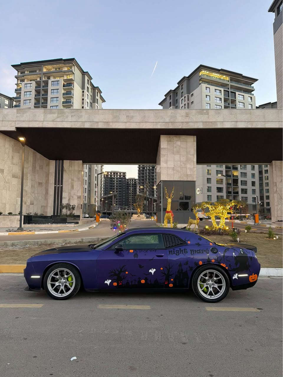 السلام عليكم 
جالنجر سكات 6400 موديل 16 
ماشية 51 الف فقط 

السيارة حادثها جاملغ خلفي 
وقبق جنطة وهنا بالعراق صار بيها جاملغ وبنيد 
 تقريباً 5 قطع صبغ بيها

السيارة جديدة وما متعوبة مصروف عليها كلش هواي 
عليها تفريغ وبرمجة 
دوان بايب 
سقف كنتارا 
شاشة كار بلي موديل جديد 
وياالة ريد آي 
وعليها كماليات كلش هواي 

سعر السيارة 138 ومجالها كلش بسيط 
وما اعتقد اكو جالنجر بهيج سعر بكل العراق 

مكان السيارة حي الجهاد او البياع 
للاستفسار : 
ر***********
