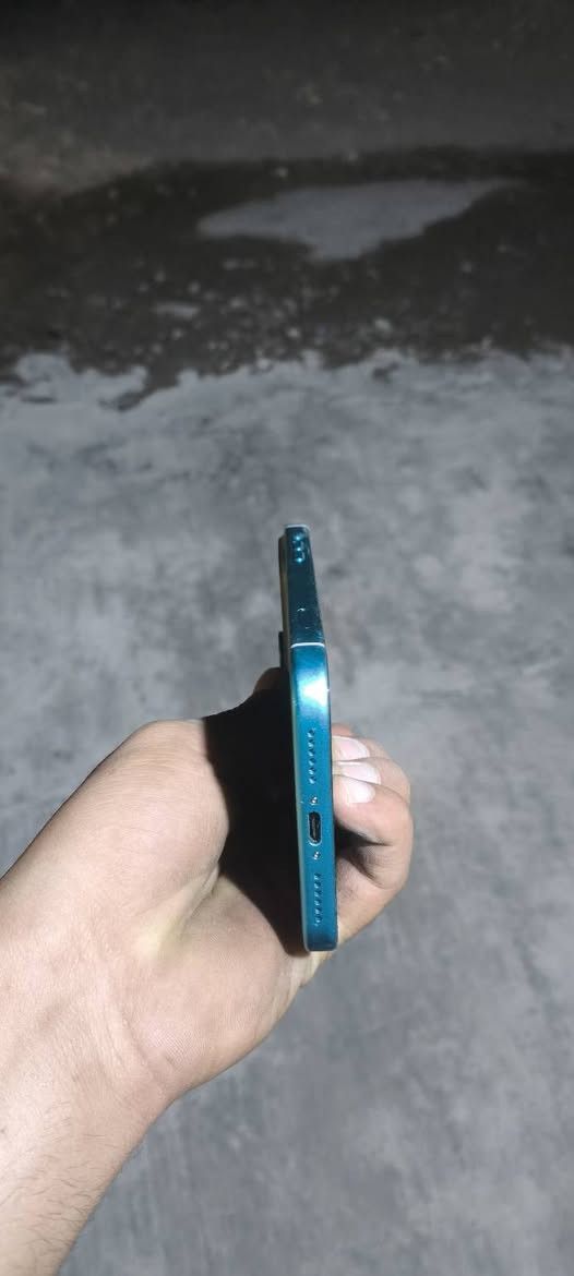 ايفون 17 الون المميز من دبي وصلني
للبيع 
ايفون 17pro max 
1024g
99 بطاريه 
كلشي شغال فقط الشاشه نضربت 
أو بحتاجله شاشه اريد ابيعه على وضعه كلشي ما اضمنلك 
كنمه ابيعلك حديده ***********
