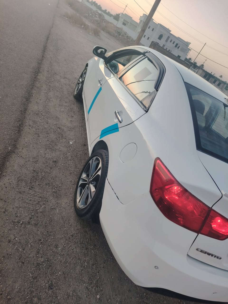 للبيع كيه سيراتو
موديل 2013 خليجي اابيض
محرك 16 مكفول
كير 6 نمر مكفول
تخم تاير كوري رياضي 17
تبريد شغال
 داخل اسود اب احمر
شفاتان بل استيرن
السيارة بي ثلاث قطع صبغ ابدون دواخل
السعر 95$ أو بيه مجال قليل
العنوان الأنبار الرمادي
التواصل عله الرقم *********** أو ***********
