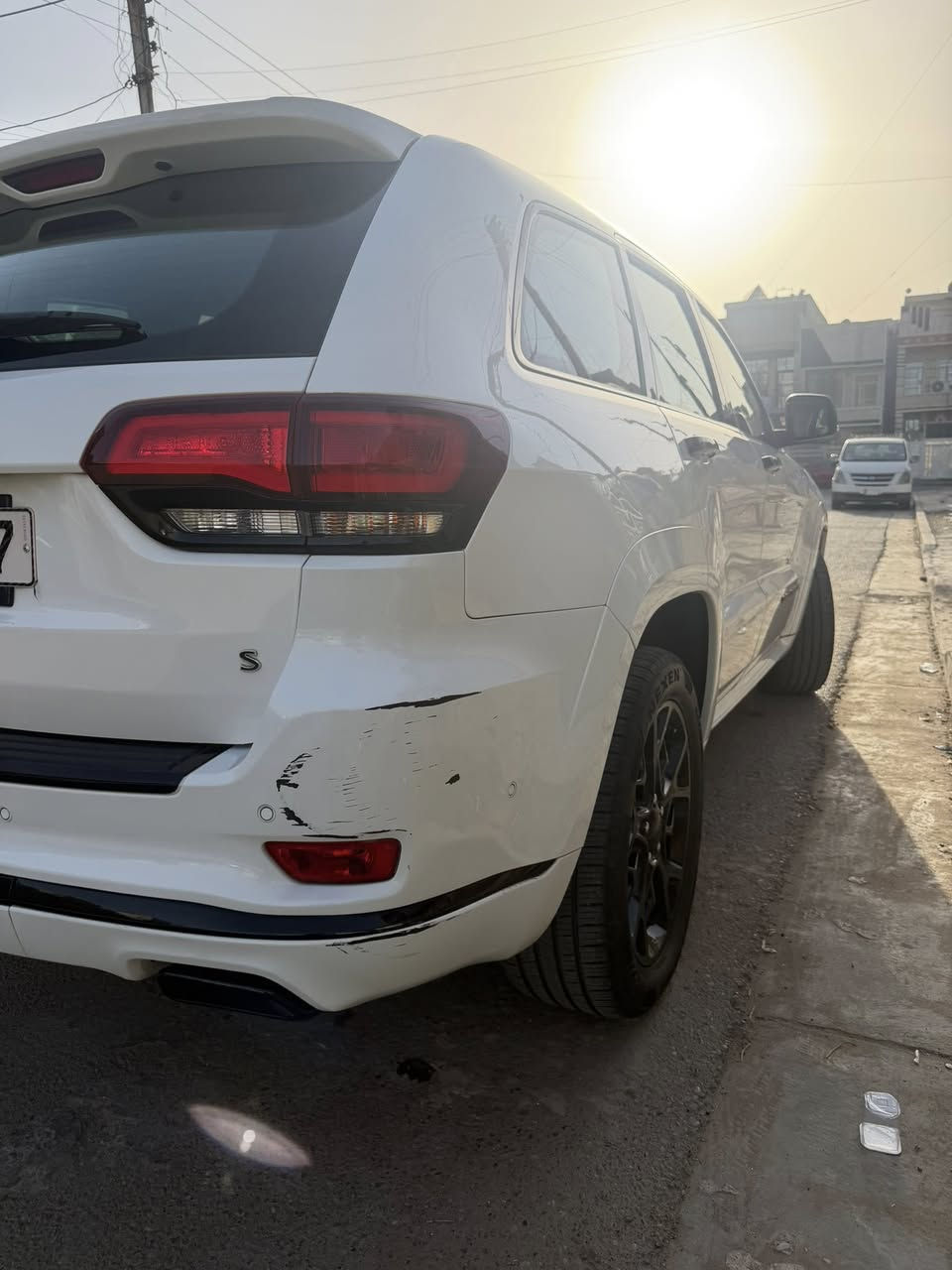 السلام عليكم جيب كراند شيروكي S 2021 وكالة هارلم صار بيها طخة بلجاملغ ونصبغ بدون اي دواخل  والبنيد جزء منه صبغ توحيد لون وبيها شخوط بسيطة بلدعامية الخلفية موضح بلصور 
السونار مرفق مع الصور 
 مواصفات S معروفة فول 1/1 ام الرادار 
ماشية السيارة 75،000Km 
رقمها بغداد بأسمي

السعر 33،000$

***********
