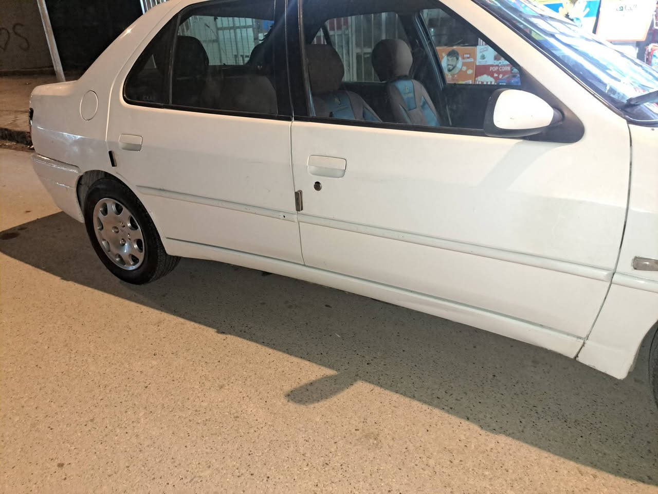 بيجو ٣٠٦ 
موديل ٢٠٠١
صبغ جاملغات بدون دواخل 
السياره نقص دبلات
الباقي مكفول كير مكينه 
برده خلفيه لايت جديد 
رقم جديد نكليزي
داخلها بلادي 
تحويل باسمك
مصفره غرامات
***********
سعر ٤٣ وبيها مجال
