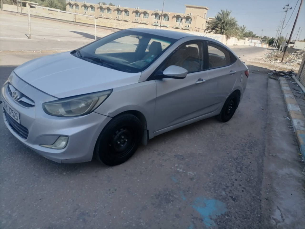 اكسنت ٢٠١٣  كربلاء خليجي رقم  انكليزي ١٦٠٠ مكانه نجف بيه قطعتين صبغ بدون داخل السعر ٧٤ اتصال ***********
