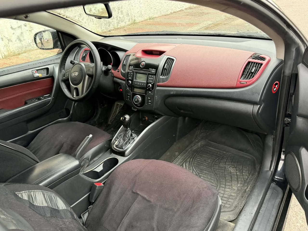 *********** كيا سيراتو موديل 2012 فول فول مواسفات كير اوتوماتيك و عادي موصفات خلیجي بدون صبغ بدون ضرر داخل سياره جاهزه نضيفه رقم سنوي هزه جديد سعري 86 ورقه مجال مكان اربيل بنصلاوه ***********
