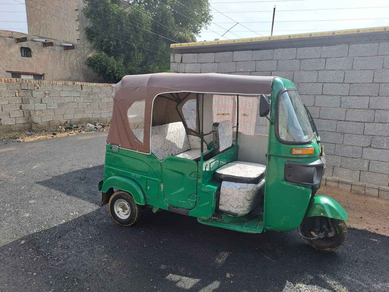 السلام عليكم شباب للبيع  تكتك موديل 22 شهر11 جاهزه من وراق المصطفى مكان بغداد كلش سعره6500 رقمي ***********
