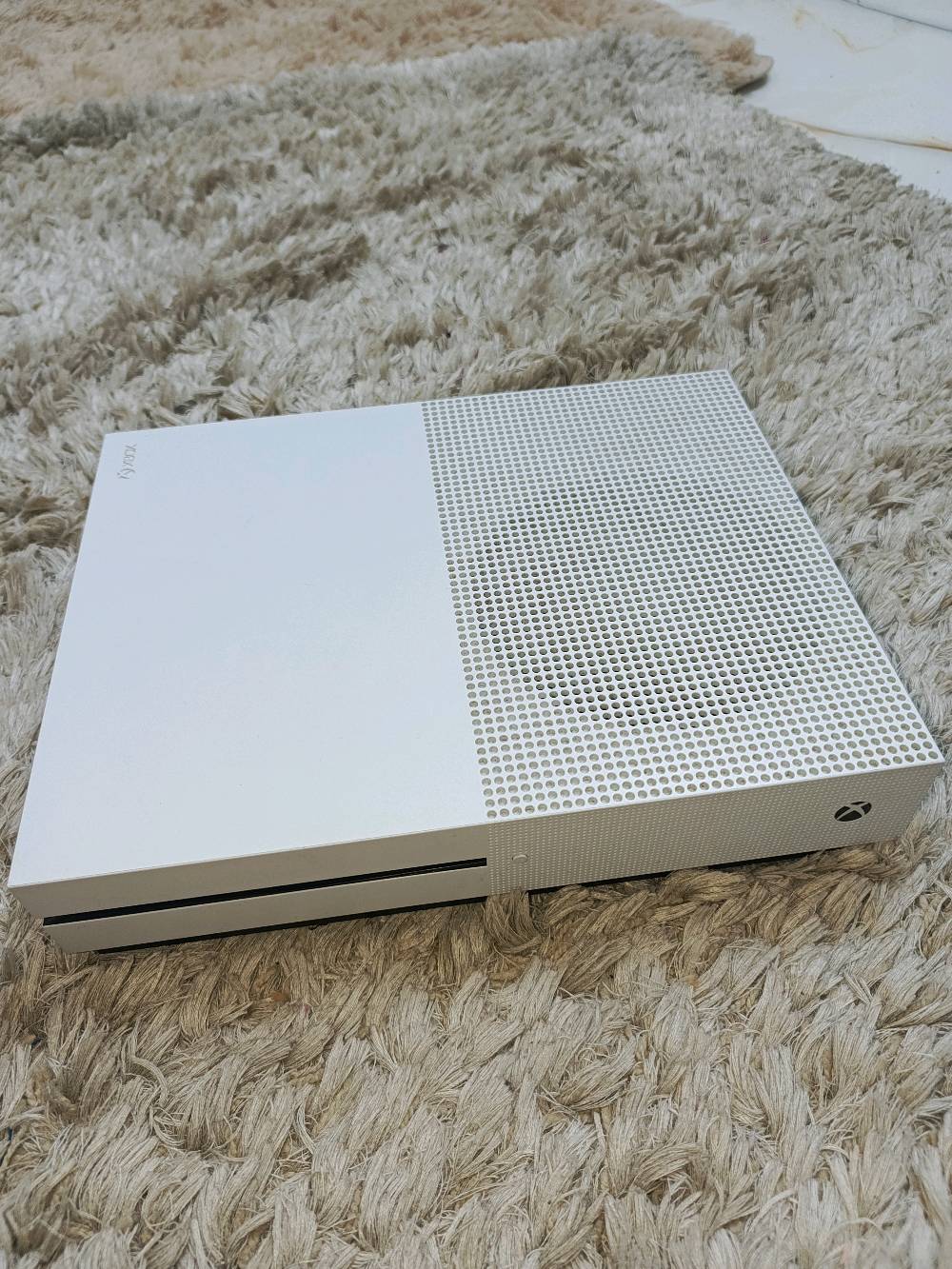 جهاز اكس بوكس وان اس 
نضافة ٩٩
ذاكرة وان تيرة
مفتوح بس تنظيف 
جويستك مال سيرس اس
وبي ستة العب قوية منزلة بي
١٥٠ وبي مجال
تواصل ***********