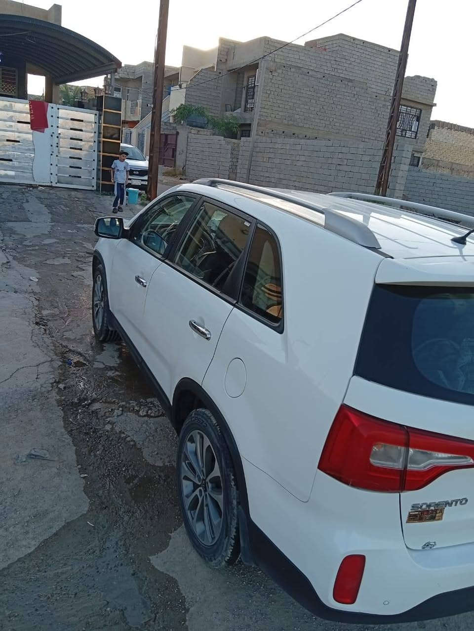 السلام عليكم
سورنتو ٢٠١٥ خليجي
 مشروع وطني تحويل مباشر رقم بغداد 
  مواصفاتها
  مكينه ٦ سلندر 
٧ راكب
  بصمه تشغيل وابواب 
جلد و كرسي كهرباء
 و تبريد بيانو 
٣ قطع تبريد
 و داخل صاج لونين 
 و تحكم مقود
 و اناره ترحيب 
 ولد امامي  خلفي 
 حساس امامي و خلفي 
اشاير  بلمري 
 مري شفط 
داخل صاج 
 بردات اصلي 
 ويل كروم ١٩ 
السياره جاهزه ما بيهه اي نقص 
بيها صبغ باب وجاملغ السائق اثر شخوط بدون اي معجون او اي تعديل السونار موجود راسلني واتس اب يوصلك 
مكان السيارة ديالى بعقوبة التحرير شارع الحولي 
 و السعر ١٦٥بيها مجال قليل كلش 
 للاتصال على ***********
او ***********
