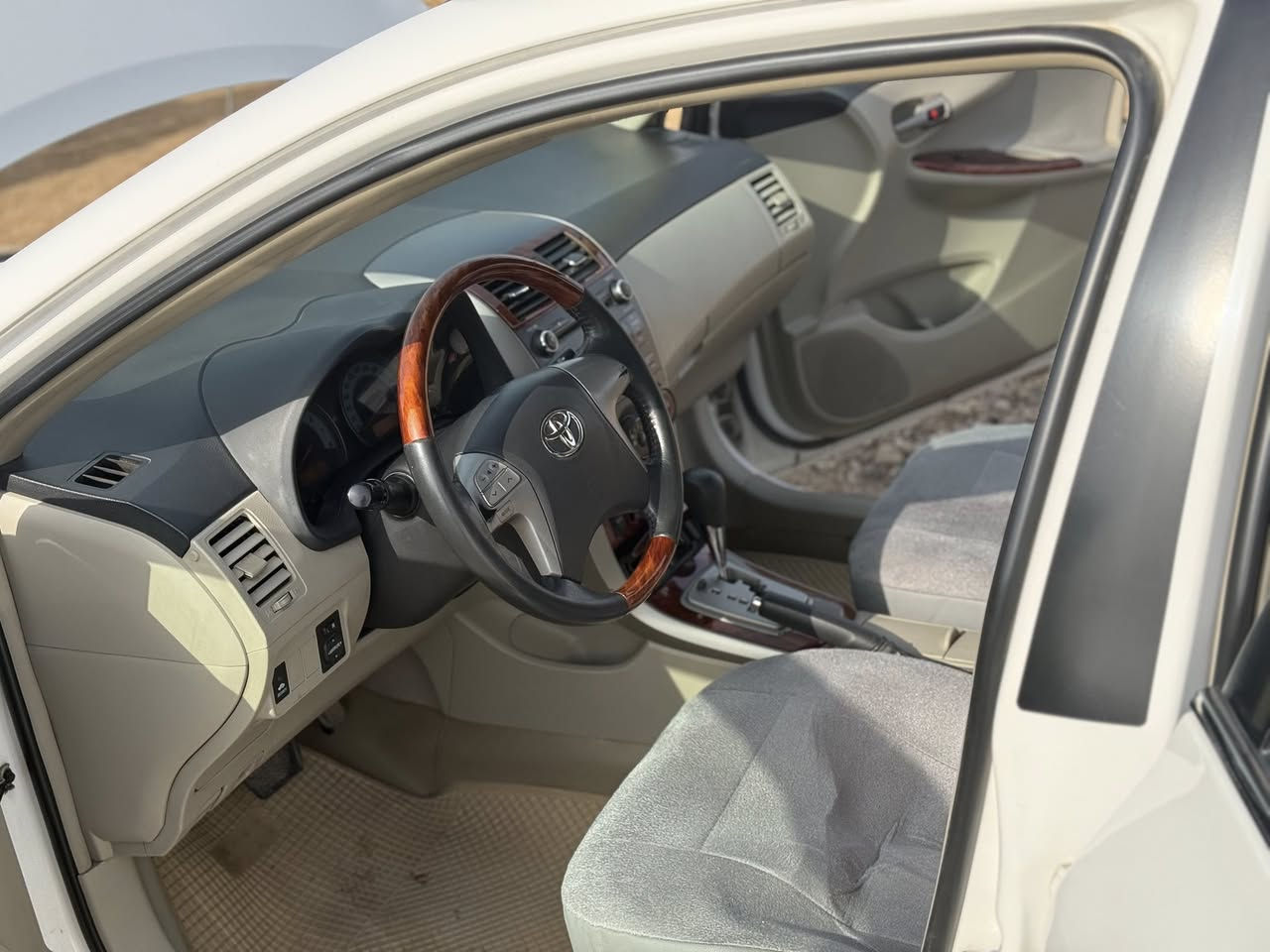 السلام عليكم  للبيع كورلا ٢٠١٣ خليجي مكفولة كفالة عامة من صبغ من بارد من محرك ماشية ١٥٠ 
للاستفسار اتصال 
***********
