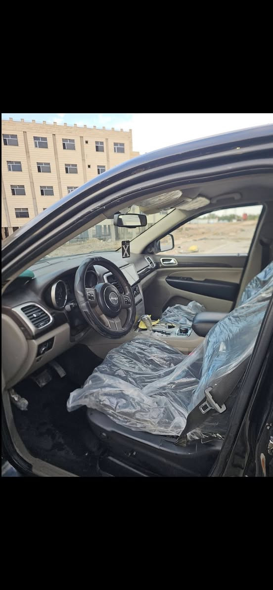 جيب 2011 السياره بيه تجيه خفيفه ومصبوغه عام 
رقم بغداد بسمي مكينه كير حداديه توني فاتحه تبريد شواصي مكفولات تحكم استيرن شاشه تاب السعر ١٢٠ الشراي يتصل ويدبل ***********
غير متواجد على النت الشراي يتصل يشلع اعيوني
