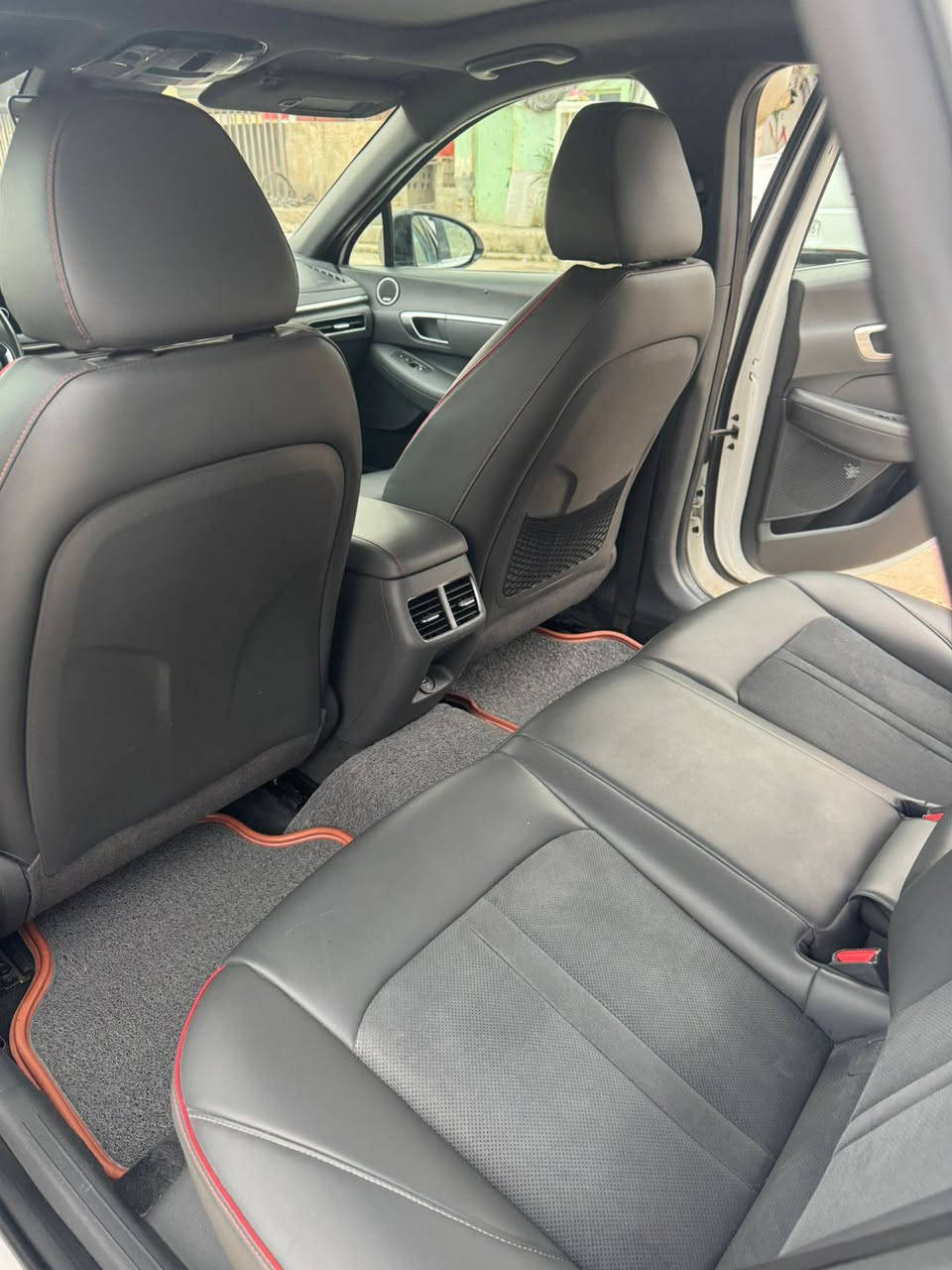 🚗 للبيع
هيونداي سوناتا
اللون: أبيض
رقم: بغداد

المواصفات:
• فول مواصفات
• مداور ثاني يوم
• السيارة بيها ضربة خفيفة بالباب جهة العبري

السيارة بحالة جيدة وجاهزة للاستخدام.

للاستفسار والتواصل:
📞 ***********

 🚗📈
