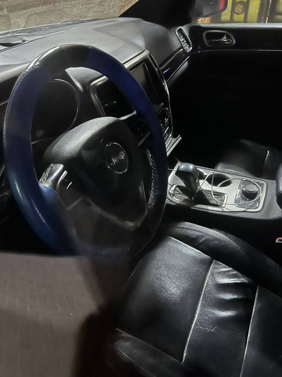 السلام عليكم
للبيع سياره Jeep

موديل 18 

لون رصاصي 

فول مواصفات 

المكان بغداد 

للاستفسار : ***********
