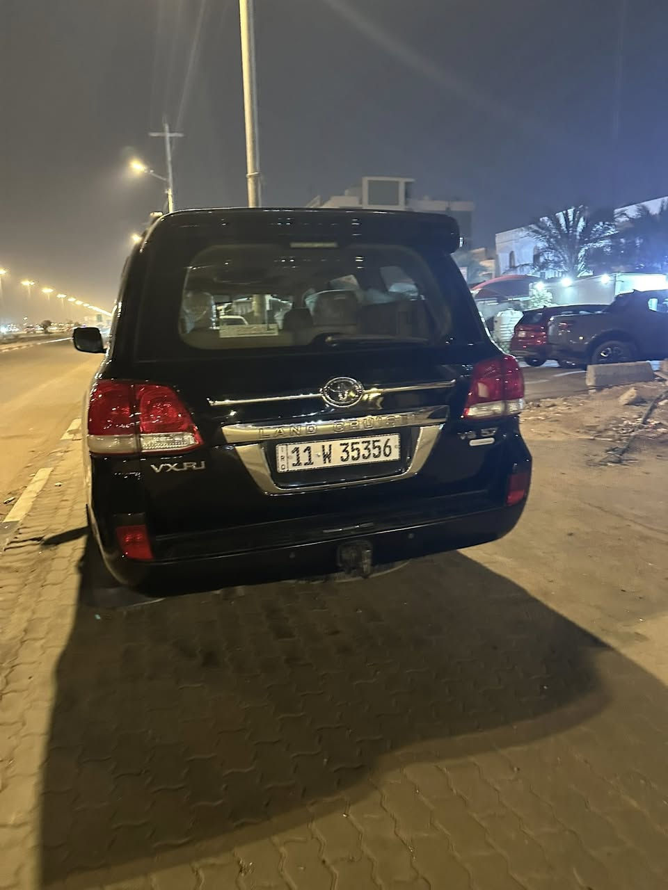 لاندكروزر VXR 2011 بيها شبرين صبغ وبارد قليل السعر 325 وبيها مجال قليل مكان السياره البصرة اتصال ***********
